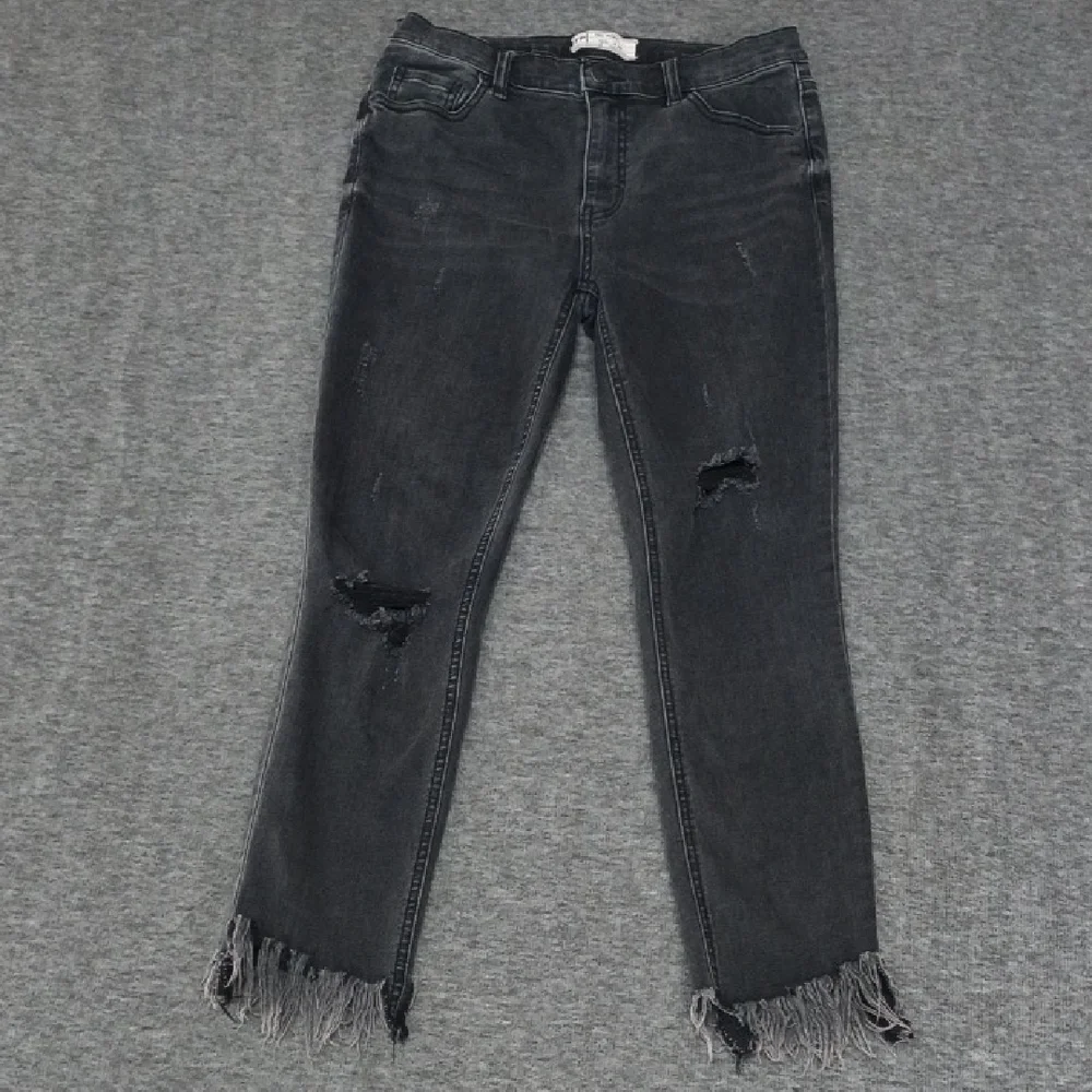Free People Women's Black Distressed Unfinished Hem Ankle Jeans Size 28